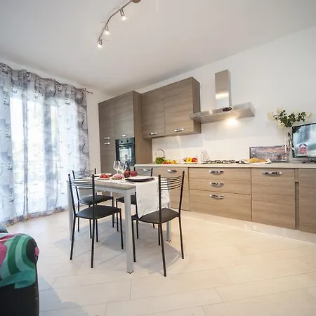 Appartamento Giardini Centralissimo Al Mare